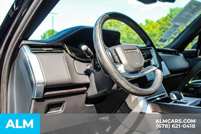 2025 Land Rover Range Rover P530 SE 7 Seat