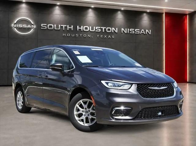 2023 Chrysler Pacifica Touring L for sale in Houston, TX