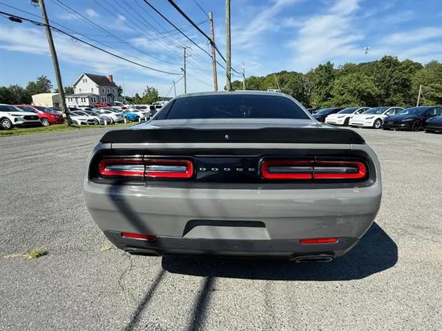 2017 Dodge Challenger R/T Shaker