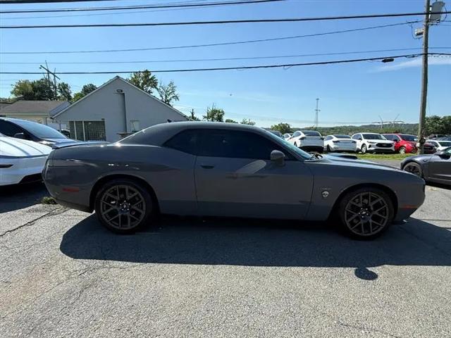 2017 Dodge Challenger R/T Shaker