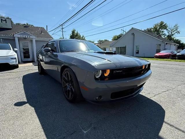 2017 Dodge Challenger R/T Shaker