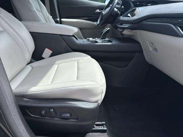2022 Cadillac XT4 AWD Premium Luxury