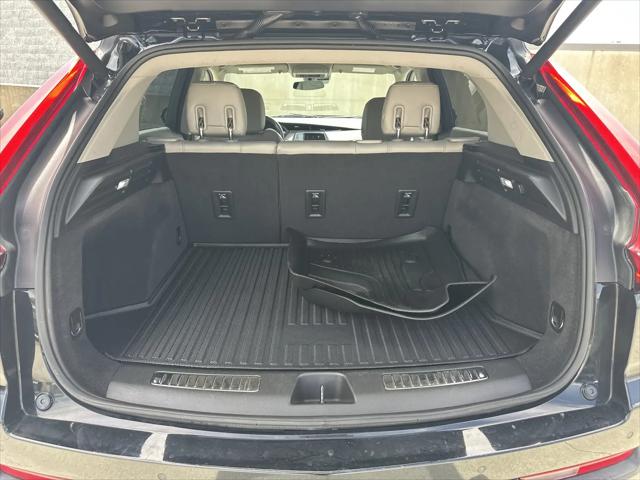 2022 Cadillac XT4 AWD Premium Luxury