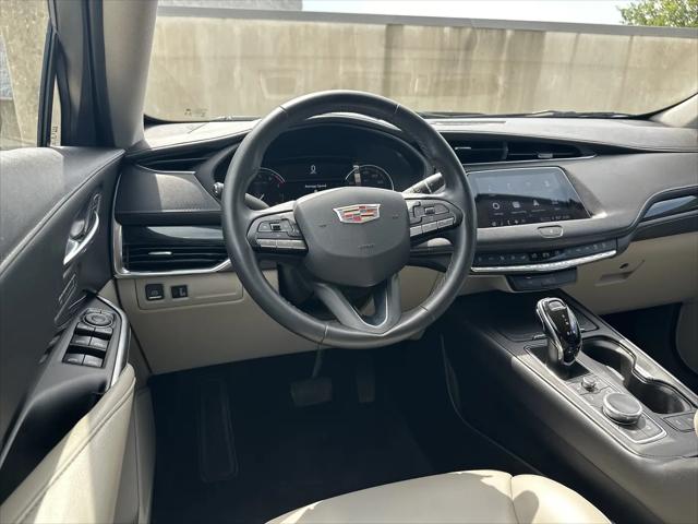 2022 Cadillac XT4 AWD Premium Luxury