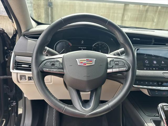 2022 Cadillac XT4 AWD Premium Luxury