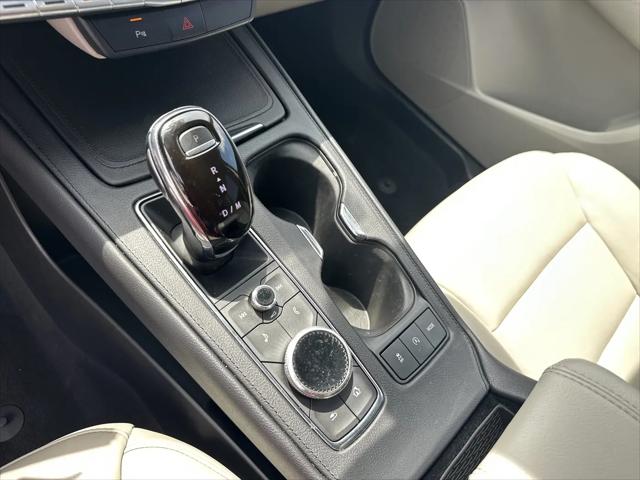 2022 Cadillac XT4 AWD Premium Luxury