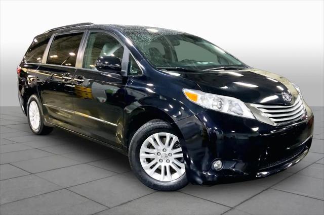 2017 Toyota Sienna XLE Premium 8 Passenger