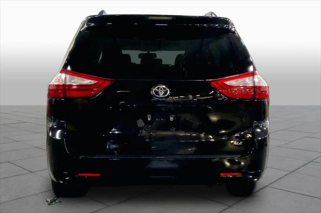 2017 Toyota Sienna XLE Premium 8 Passenger