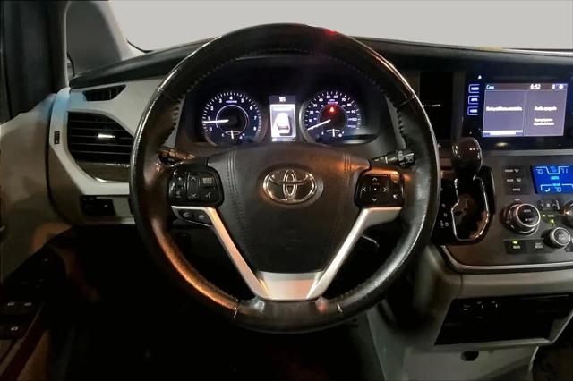 2017 Toyota Sienna XLE Premium 8 Passenger