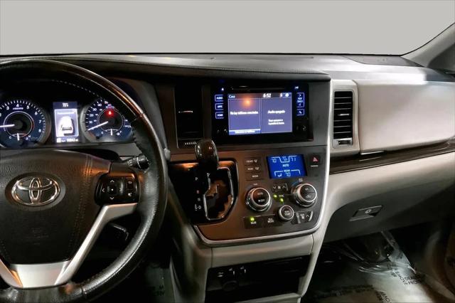 2017 Toyota Sienna XLE Premium 8 Passenger