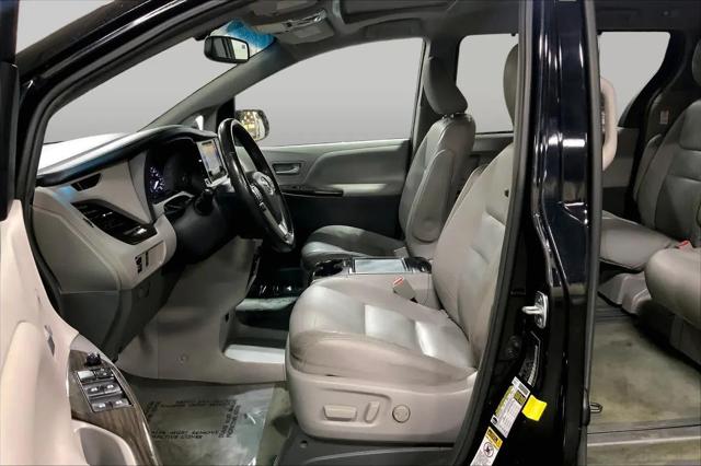 2017 Toyota Sienna XLE Premium 8 Passenger