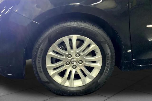 2017 Toyota Sienna XLE Premium 8 Passenger