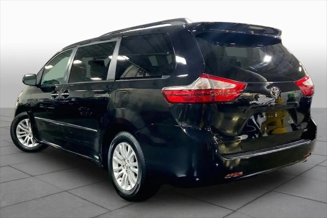 2017 Toyota Sienna XLE Premium 8 Passenger
