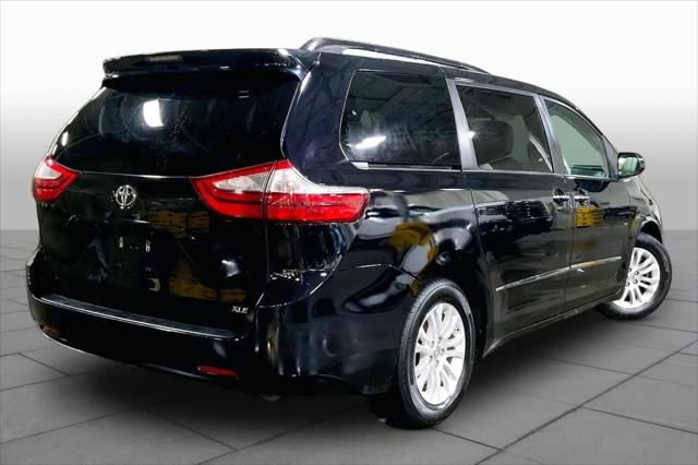 2017 Toyota Sienna XLE Premium 8 Passenger