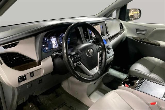 2017 Toyota Sienna XLE Premium 8 Passenger