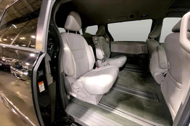 2017 Toyota Sienna XLE Premium 8 Passenger