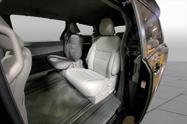 2017 Toyota Sienna XLE Premium 8 Passenger