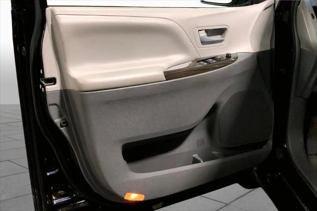 2017 Toyota Sienna XLE Premium 8 Passenger