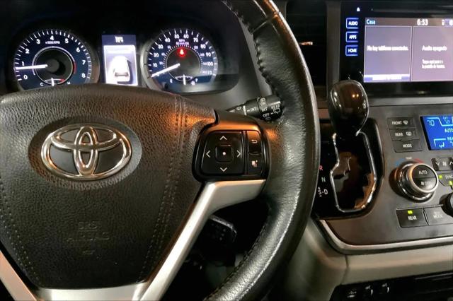 2017 Toyota Sienna XLE Premium 8 Passenger