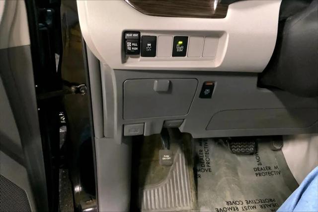 2017 Toyota Sienna XLE Premium 8 Passenger