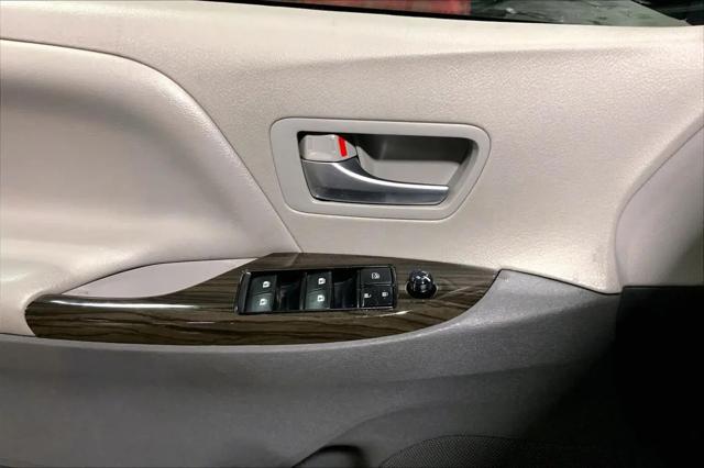 2017 Toyota Sienna XLE Premium 8 Passenger