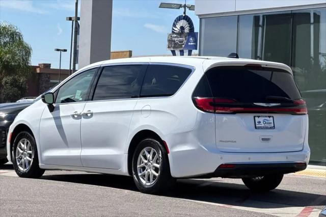 2024 Chrysler Pacifica Touring L