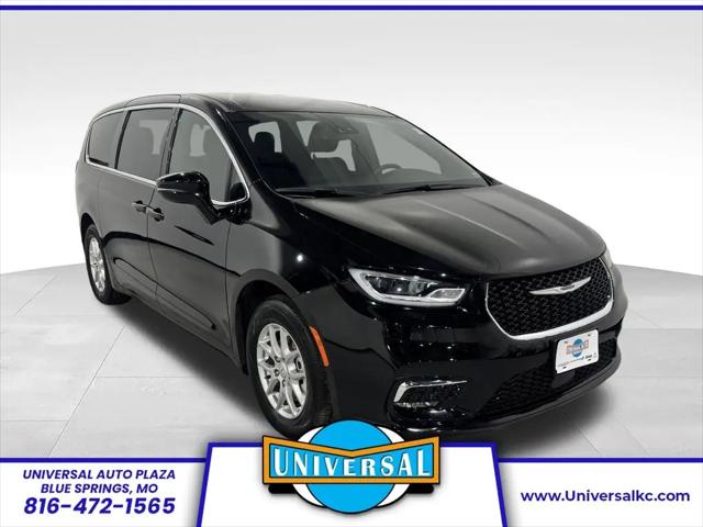 2025 Chrysler Pacifica Select for sale in Blue Springs, MO