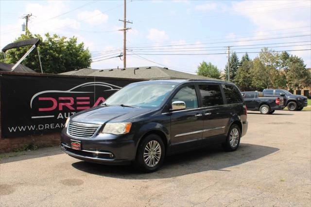 2014 Chrysler Town & Country Touring-L for sale in Shelby Township, MI