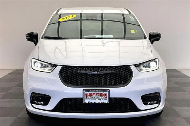 2024 Chrysler Pacifica Hybrid S Appearance Pkg