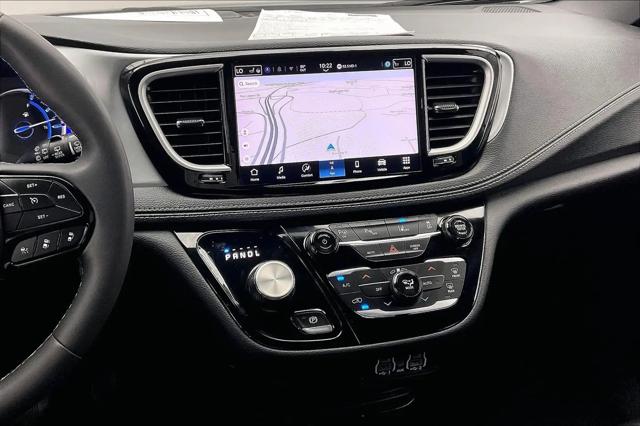 2024 Chrysler Pacifica Hybrid S Appearance Pkg