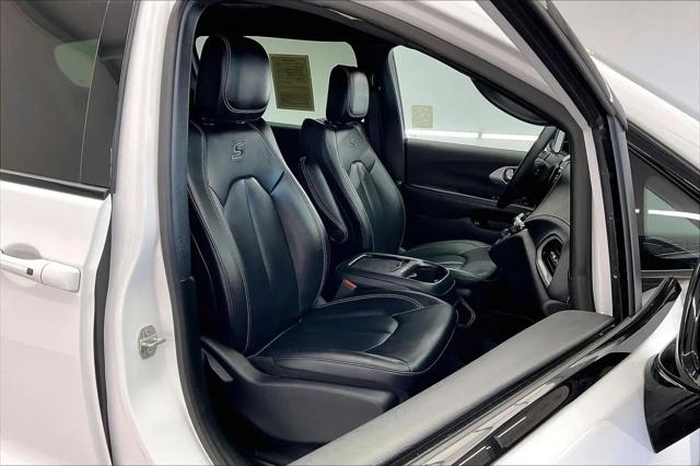2024 Chrysler Pacifica Hybrid S Appearance Pkg