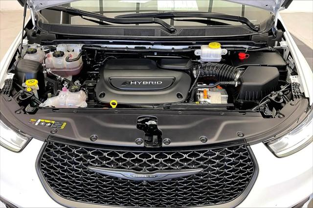 2024 Chrysler Pacifica Hybrid S Appearance Pkg