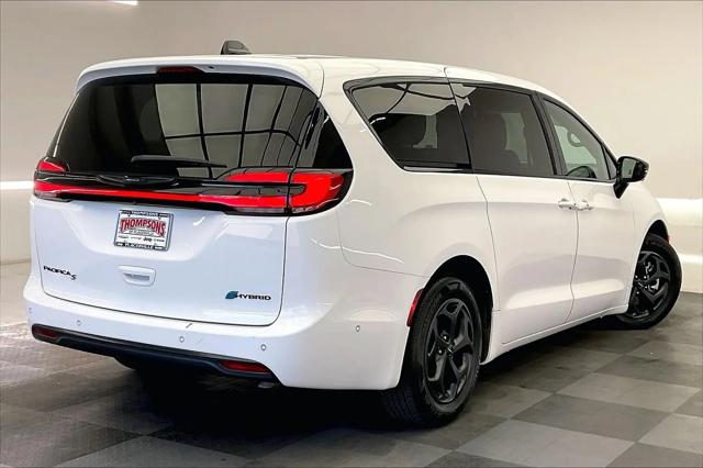 2024 Chrysler Pacifica Hybrid S Appearance Pkg