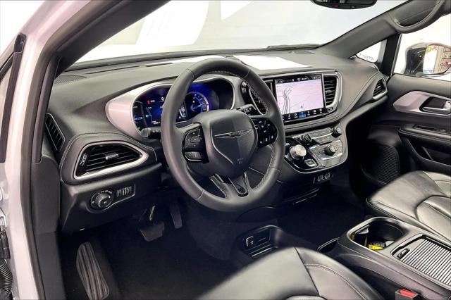 2024 Chrysler Pacifica Hybrid S Appearance Pkg