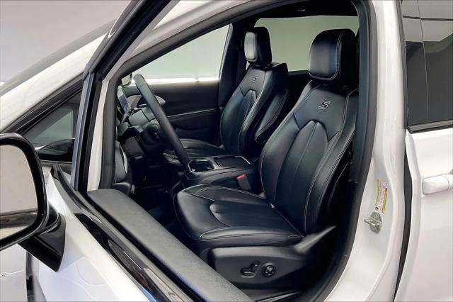 2024 Chrysler Pacifica Hybrid S Appearance Pkg