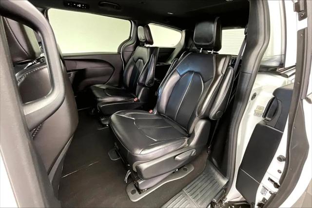 2024 Chrysler Pacifica Hybrid S Appearance Pkg