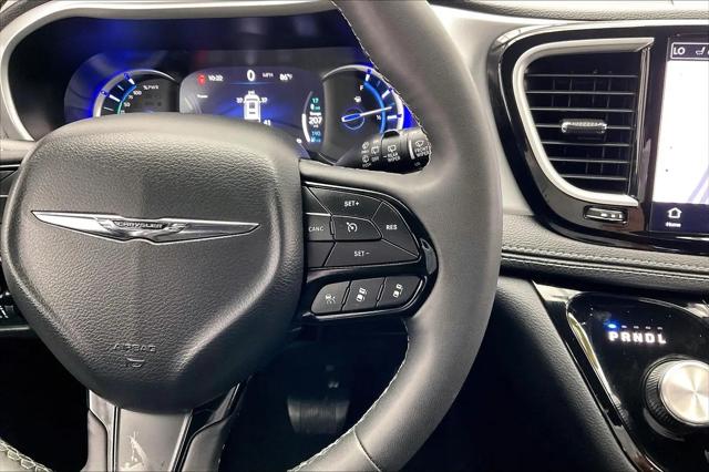 2024 Chrysler Pacifica Hybrid S Appearance Pkg
