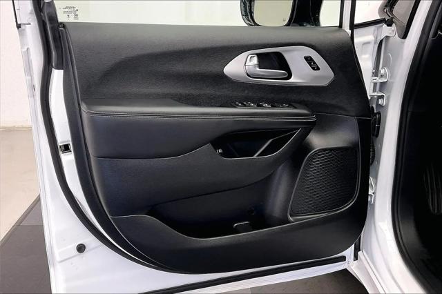 2024 Chrysler Pacifica Hybrid S Appearance Pkg