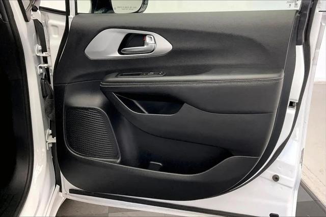 2024 Chrysler Pacifica Hybrid S Appearance Pkg