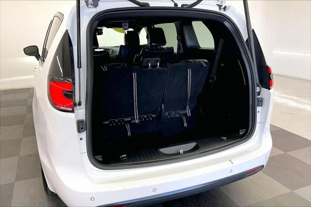 2024 Chrysler Pacifica Hybrid S Appearance Pkg