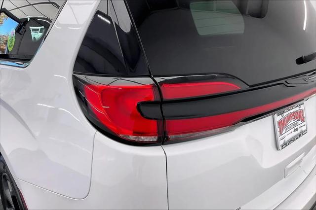 2024 Chrysler Pacifica Hybrid S Appearance Pkg