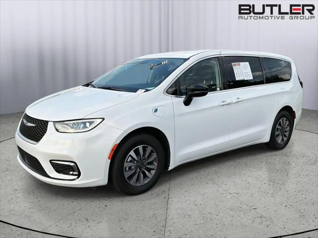 2024 Chrysler Pacifica Hybrid Select