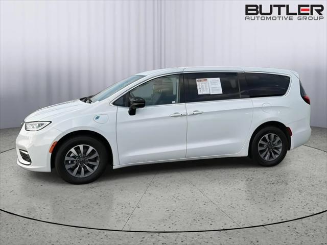2024 Chrysler Pacifica Hybrid Select