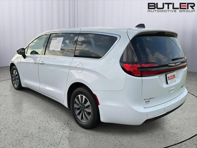 2024 Chrysler Pacifica Hybrid Select
