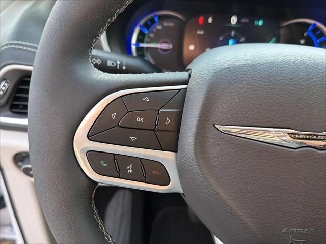 2024 Chrysler Pacifica Hybrid Select