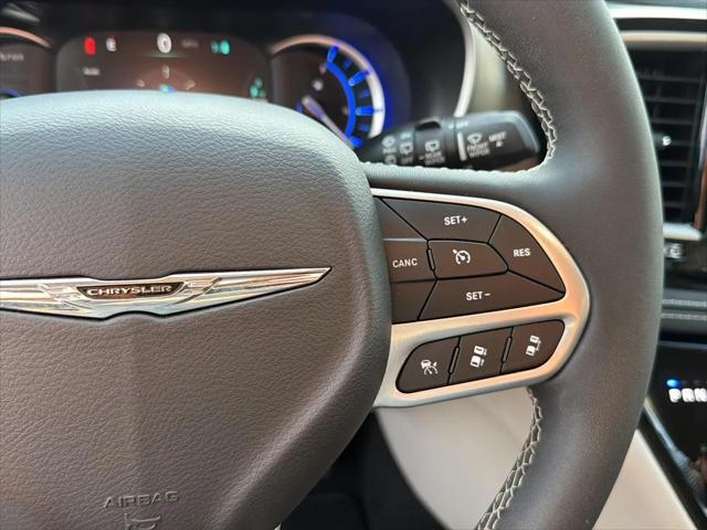 2024 Chrysler Pacifica Hybrid Select