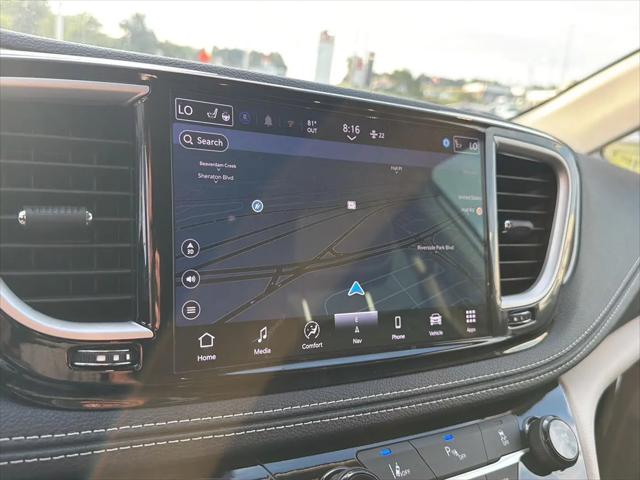 2024 Chrysler Pacifica Hybrid Select