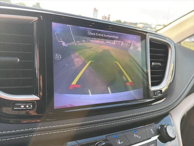 2024 Chrysler Pacifica Hybrid Select