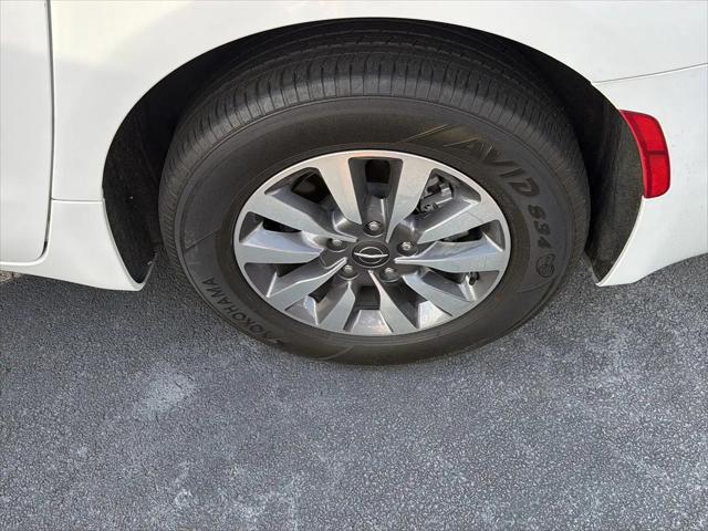 2024 Chrysler Pacifica Hybrid Select