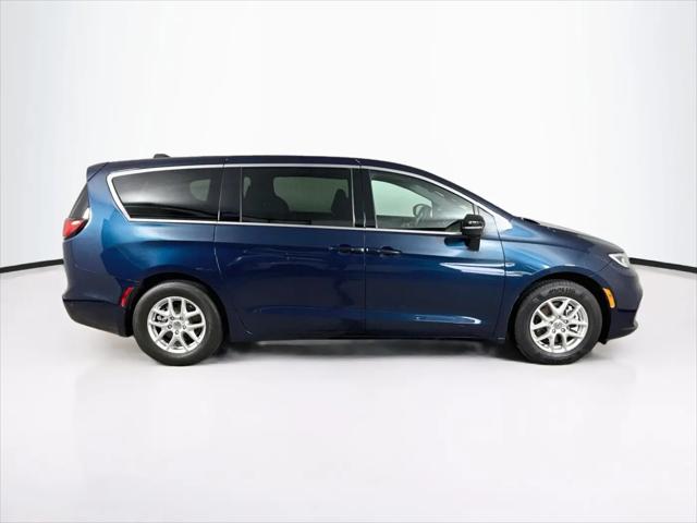 2024 Chrysler Pacifica Touring